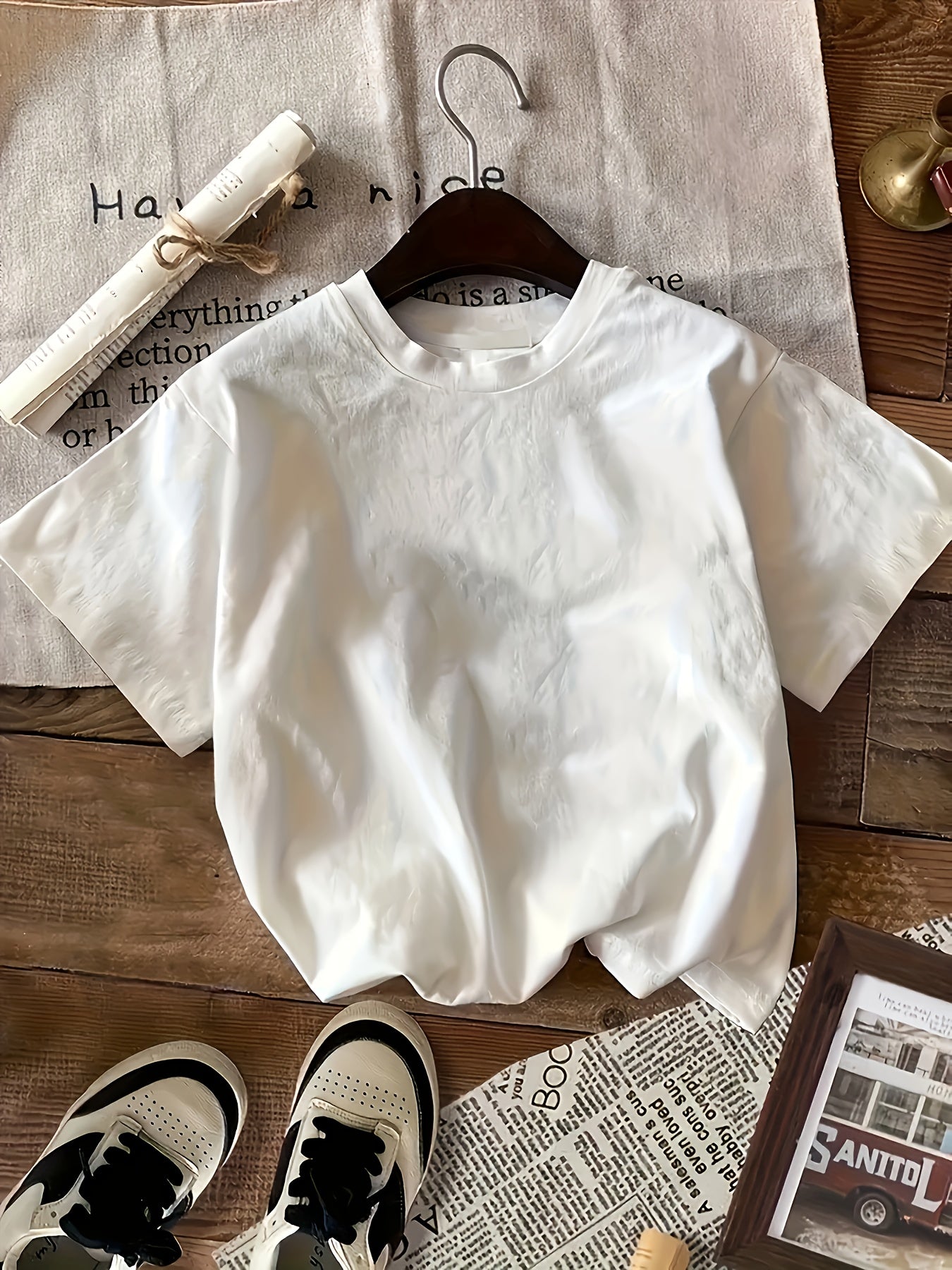 「話すより吠えろ」グラフィックTシャツ